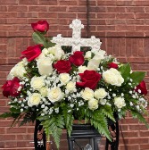 Red and White Rememberance Through Roses ***COLOR OF CROSS MAY VARY***