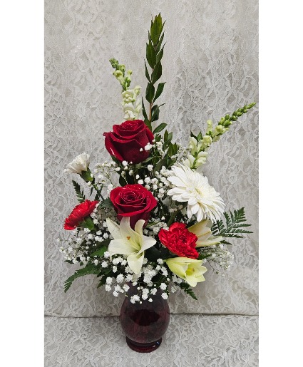 Red is the color or love fresh arrangement