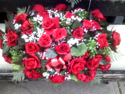 RED ROSE & MIXED FLOWER GRAVE SADDLE 