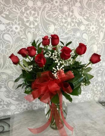 12 Red Roses  In Vase with ribbon
