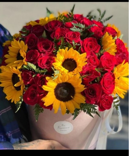 Red roses and sunflowers box floral  box 