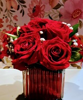 12 RED ROSES IN A CUBE 