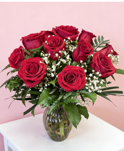 Red  Roses in Vase 