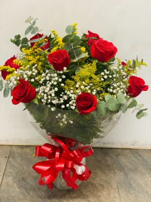 Red roses in base 