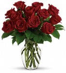 red roses vase arrangement