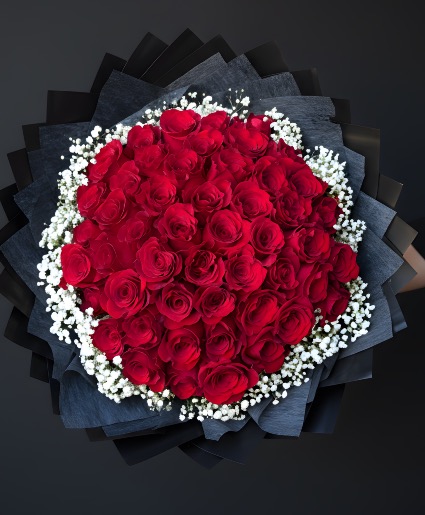 Red Roses with baby's breath rim 