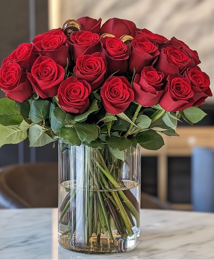 RED ROSES ARRANGEMENT 