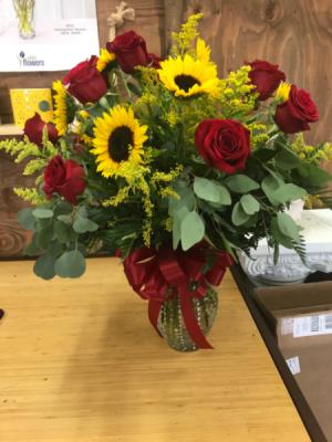 Red roses with sunflowers Everyday
