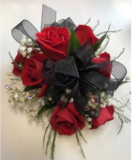 Red spray rose wristlet 