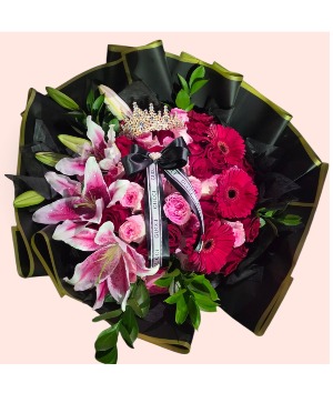 Red/pink Lily bouquet 