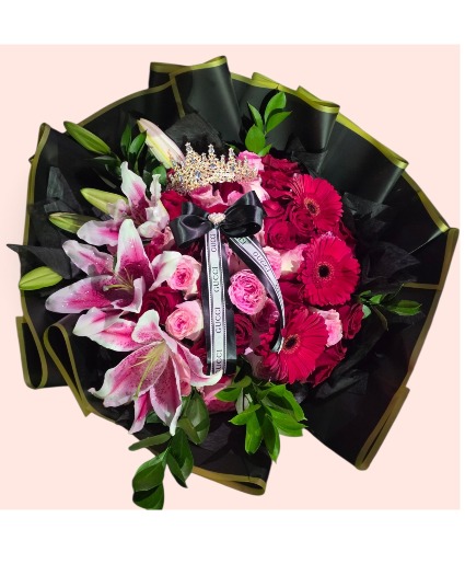 Red/pink Lily bouquet 