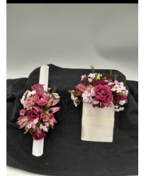 Romantic shades of Mauve corsage