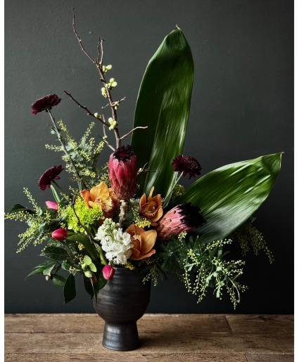 Signature Modern Romance Arrangement 