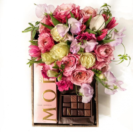 Rose and Rosé Wine Gift 