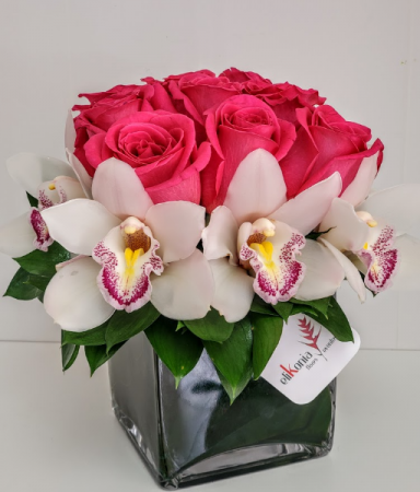 Rose Cymbidium Gift V21-814 Flower Arrangement