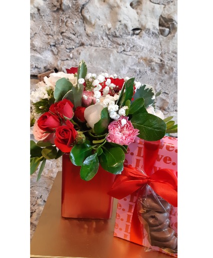 Rose Medley Arrangement with Chocolates 