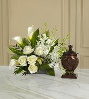 Rose's and Cala Arrangement Tributo de Cenizas in San Juan, PR | ELIKONIA FLOWERS