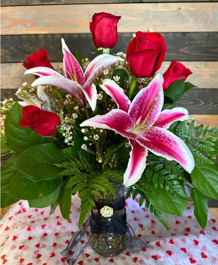 Roses and Lace Fresh Flower arrangement