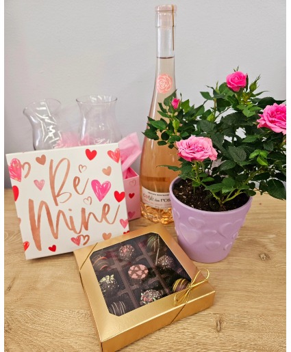 Roses and Rosé Gift Basket
