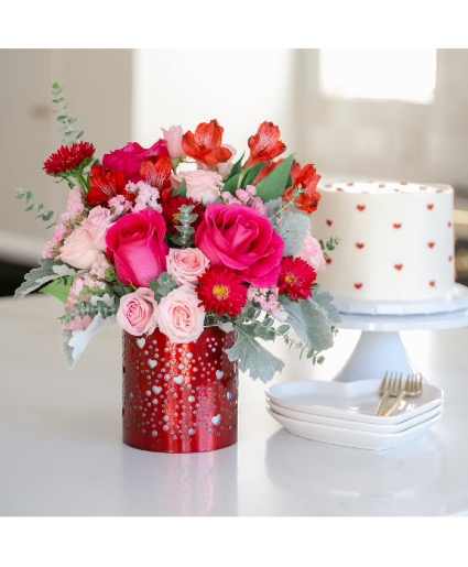 Roses & hearts Valentine’s arrangement 