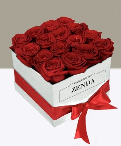 ROSES IN BOX RED ROSES 