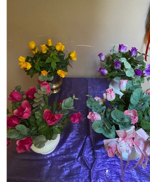 roses roses roses rose arrangment rental prop perfect for anniversary valentienes wedding party.....