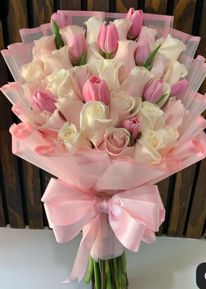 Roses & Tulips Buchon 