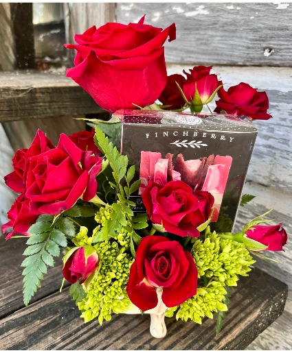 Rosey Posey  Fresh Arrangement with Finchberry