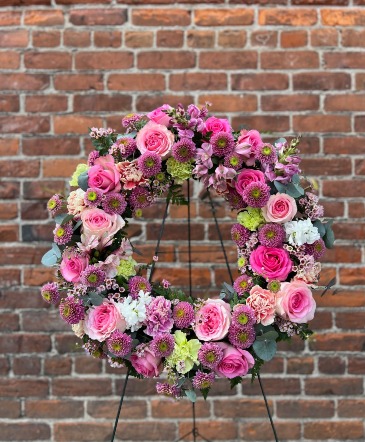 Rosey Ring Standing Easel in La Grande, OR | FITZGERALD FLOWERS