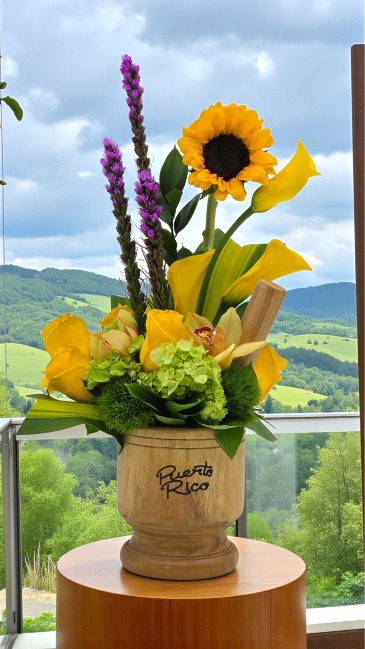 Sabor a Puerto Rico Diseño Tropical in San Juan, PR | ELIKONIA FLOWERS