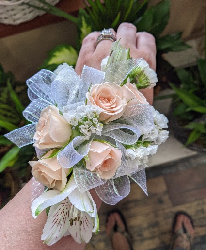 CHOOSE YOUR OWN COLORS Wrist corsage with bow