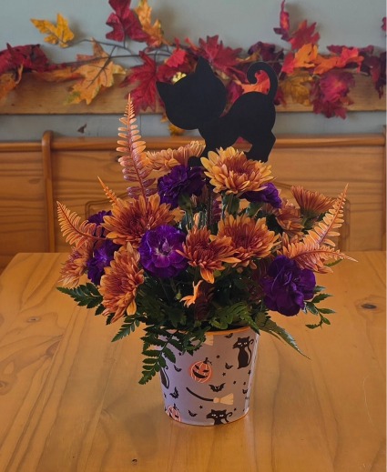 Scaredy Cat Flower Arrangement 