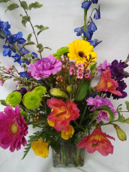 Just Because! A beautiful bright mixed    (E) arrangement Florist choice. Nice Garden look in a vase..