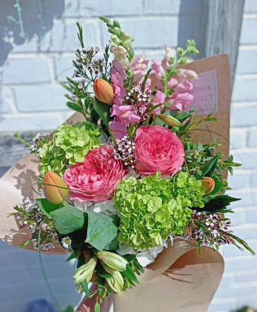 Seasonal Wrapped Bouquet Designer's Choice in Glastonbury, CT | THE FLOWER DISTRICT