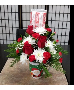 SEND A MUG WITH HOT CHOCOLATE 1 SIDED BOUQUET