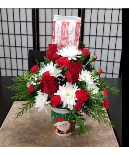 SEND A MUG WITH HOT CHOCOLATE 1 SIDED BOUQUET
