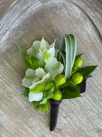 Shamrock Bout Boutonniere 