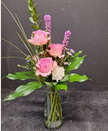 She loves me! VASE STYLE MIXTURE in Park Falls, WI | The Blumenhaus