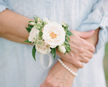 Signature White Wrsitlet  in Owensboro, KY | Ivy Trellis Floral