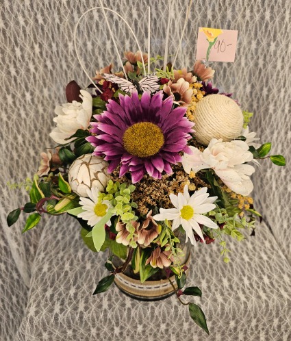 Silks - Beautiful Vase w/ Butterfly 