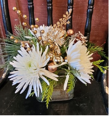 Silver & Gold  Vase in Cherryville, BC | Simply Baskets, Gifts & Spruce Farms