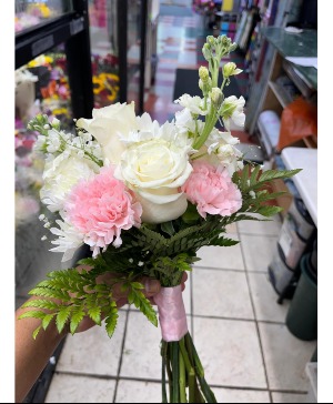 simple bridal bouquet  