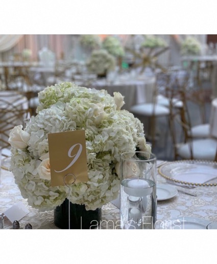 Simple round white centerpiece  