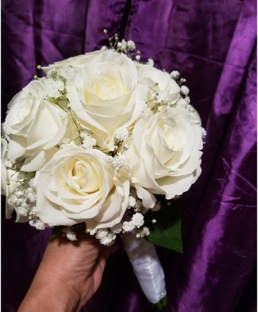Simplicity Bridal Bouquet in Salado, TX | Salado Bloom Society