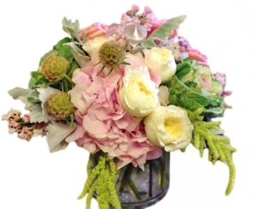 ELEGANT SIMPLICITY Compact Flower Arrangement