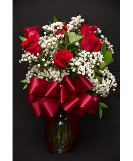 Six Roses Arranged Six Roses in Vase 