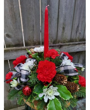 Small centerpiece with one candle 