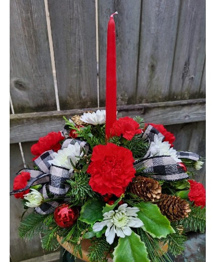 Small centerpiece with one candle 