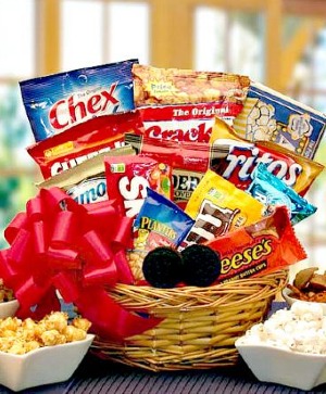 Snack Lovers Gift Basket, Sweet & Salty Snacks Gift Basket
