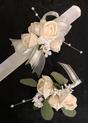 Snow White Corsage/Boutineer